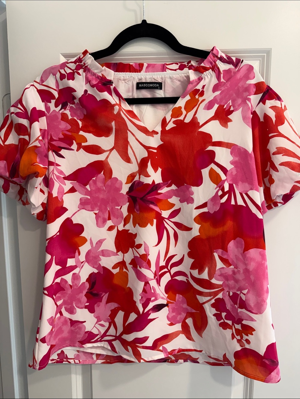 Mascmoda Pink & Red Floral V-Neck Women's Top